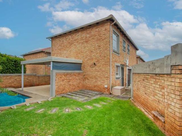 3 Bedroom Townhouse in Wilgeheuwel