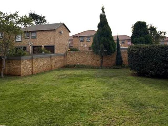 3 Bedroom Townhouse in Wilgeheuwel