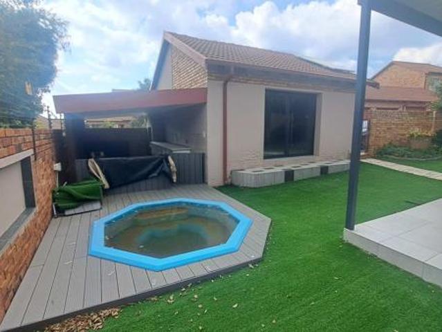 3 Bedroom Townhouse in Wilgeheuwel