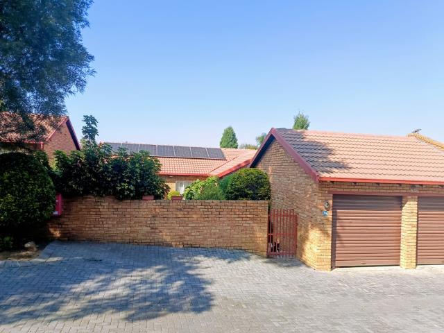 3 Bedroom Townhouse in Wilgeheuwel