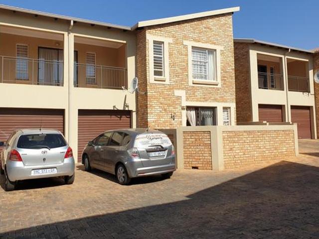 3 Bedroom Townhouse in Wilgeheuwel