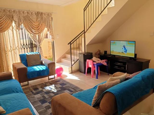 3 Bedroom Townhouse in Wilgeheuwel