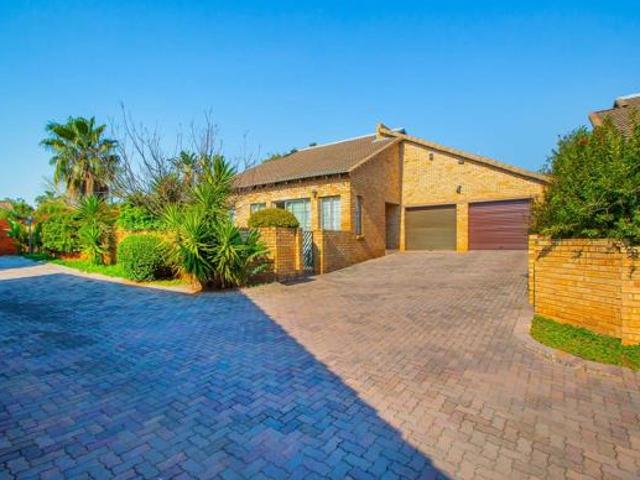 3 Bedroom Townhouse in Wilgeheuwel