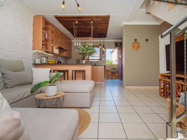 3 Bedroom Townhouse in Wilgeheuwel