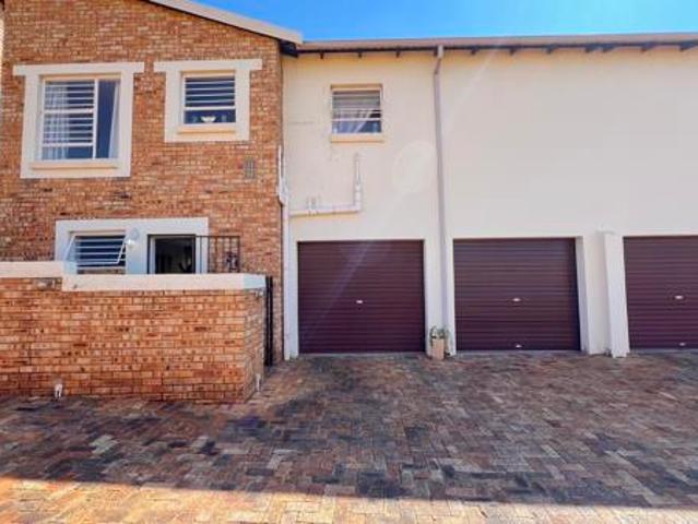 3 Bedroom Townhouse in Wilgeheuwel