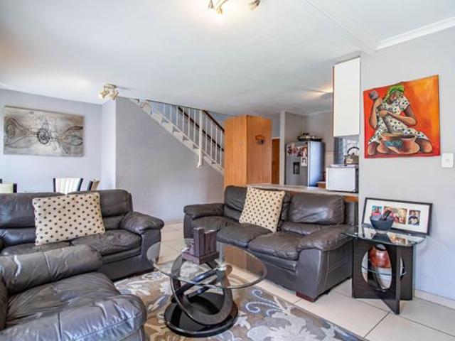 3 Bedroom Townhouse in Wilgeheuwel