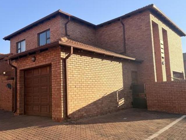 3 Bedroom Townhouse in Willow Park Manor