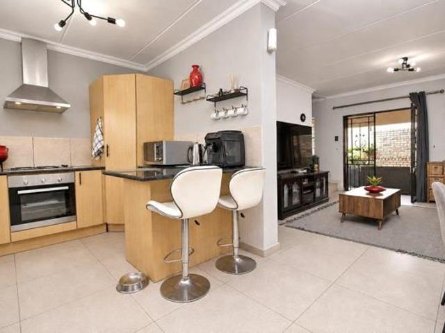 3 Bedroom Townhouse in Willowbrook