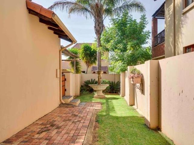 3 Bedroom Townhouse in Willowbrook