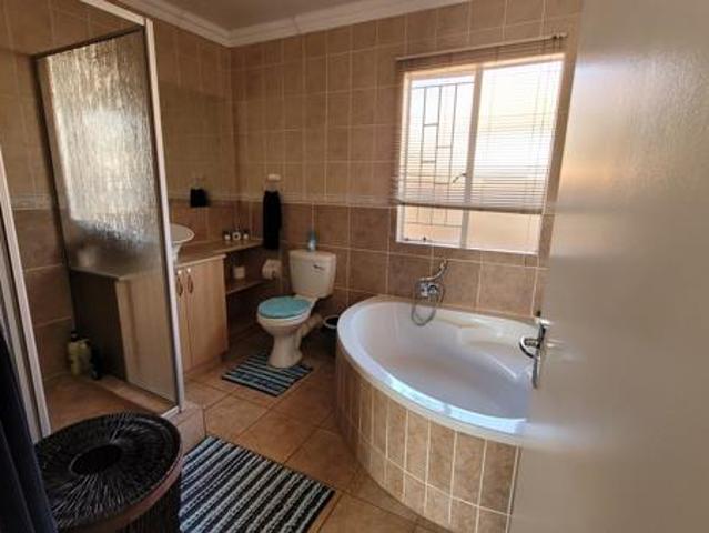 3 Bedroom Townhouse in Willowbrook