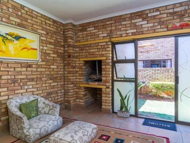 3 Bedroom Townhouse in Willowbrook