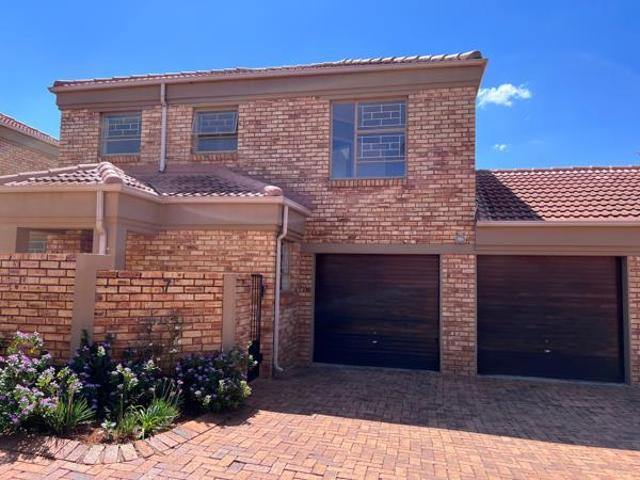 3 Bedroom Townhouse in Willowbrook
