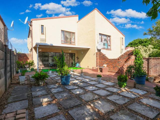 3 Bedroom Townhouse in Woodhaven