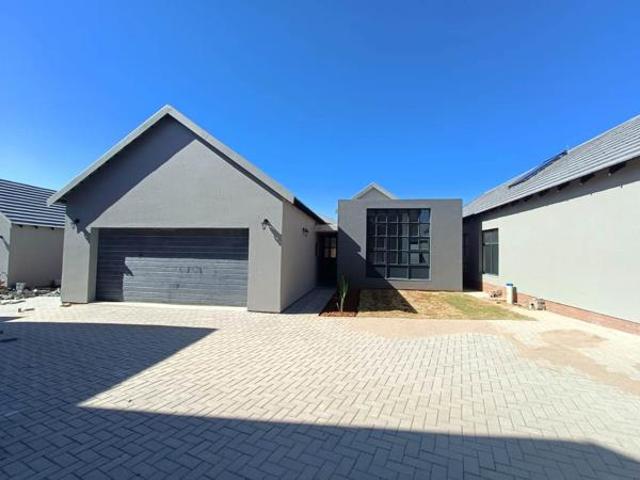 3 Bedroom Townhouse in Woodland Hills Wildlife Estate