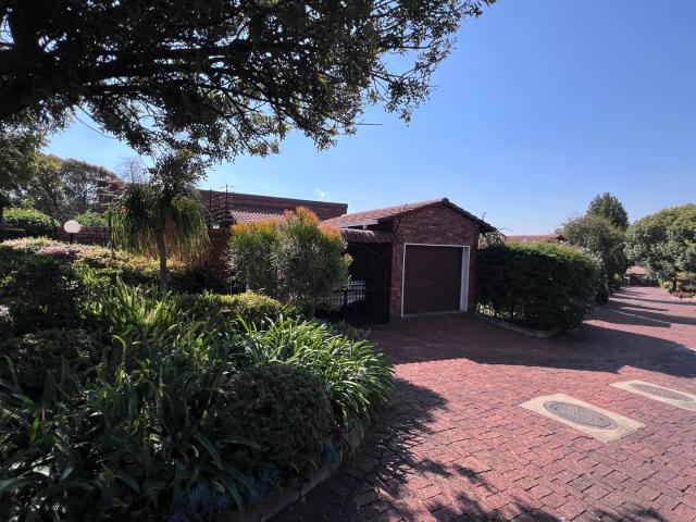 3 Bedroom Townhouse in Zwartkop