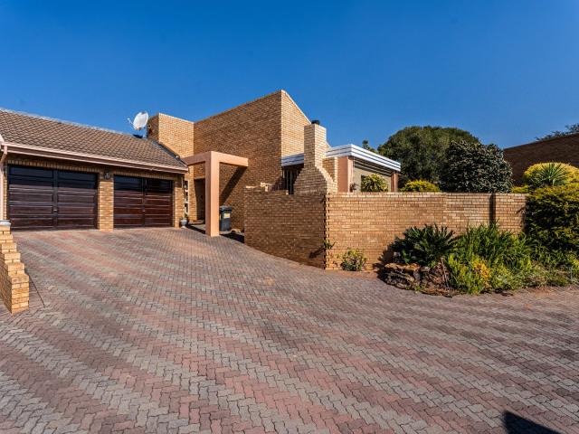3 Bedroom Townhouse in Zwartkop