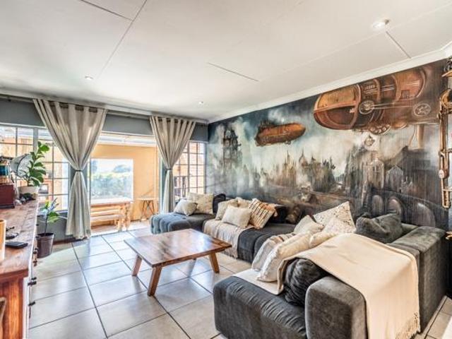 3 Bedroom Townhouse in Zwartkop