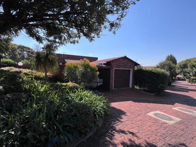 3 Bedroom Townhouse in Zwartkop