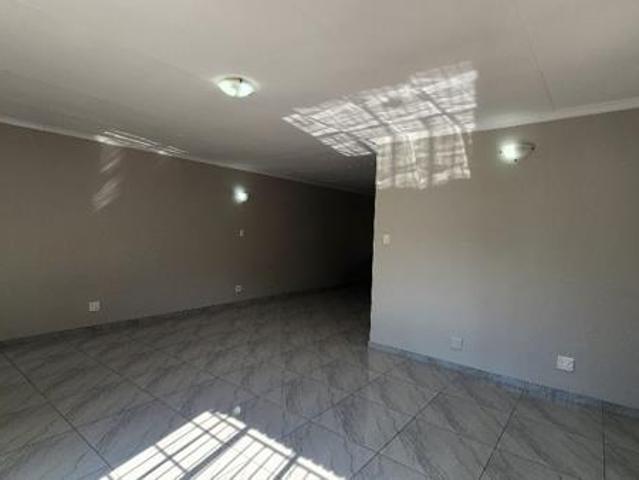 3 Bedroom Townhouse in Zwartkop