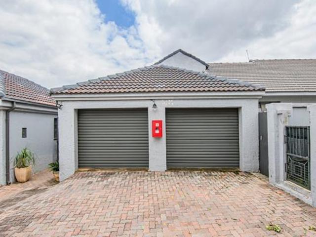 3 Bedroom Townhouse in Zwartkop