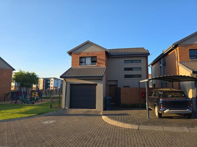3 Bedroom Townhouse in Zambezi Manor Lifestyle Estate