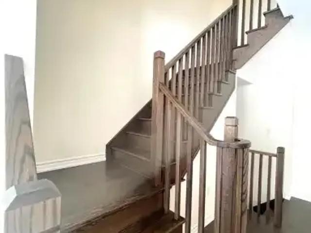 3 Bedroom Townhouse Innisfil ON LS102468406