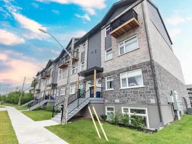 3 Bedroom Townhouse Kingston ON 101475873