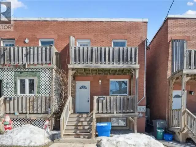 3 Bedroom Townhouse Kitchener ON 100443762