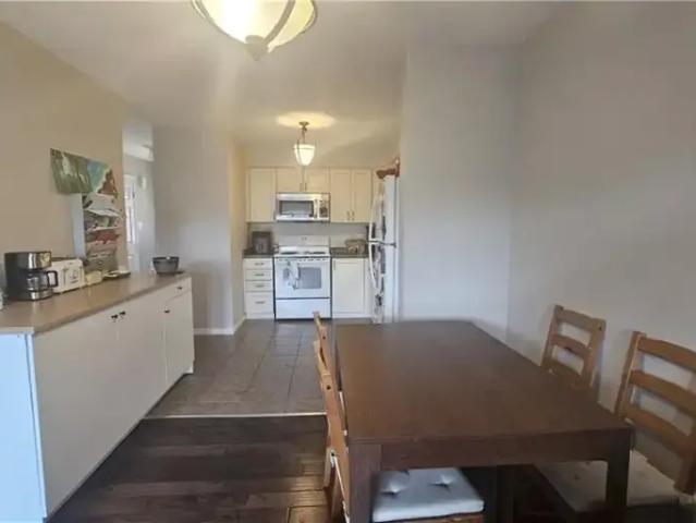 3 Bedroom Townhouse Kitchener ON 100443794