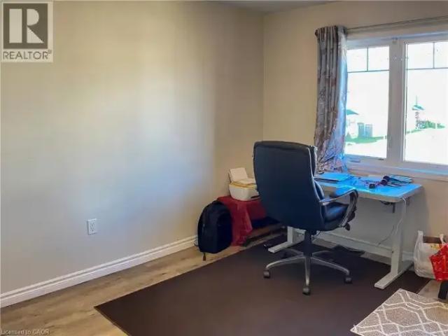 3 Bedroom Townhouse Kitchener ON 102578818