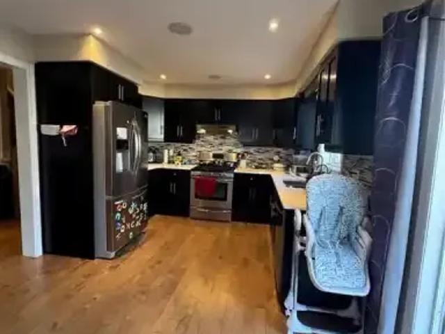 3 Bedroom Townhouse Kitchener ON 102752722