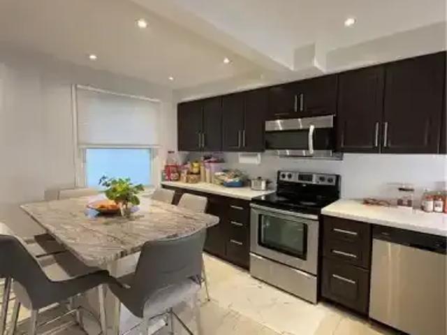 3 Bedroom Townhouse Kitchener ON 103740031