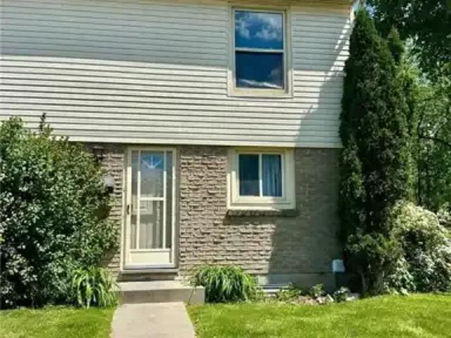 3 Bedroom Townhouse Kitchener ON 105088040