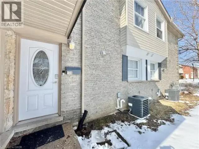 3 Bedroom Townhouse Kitchener ON LS100171078