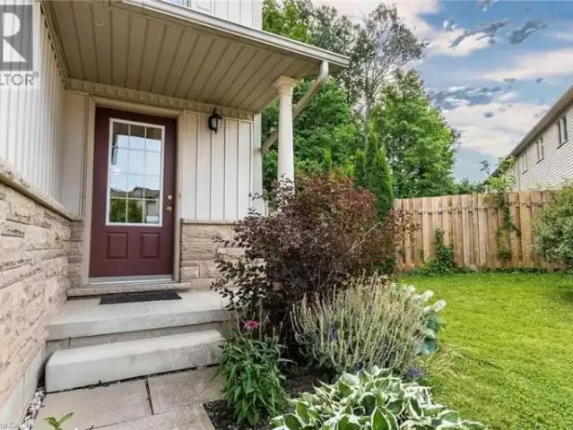 3 Bedroom Townhouse Kitchener ON LS101948477