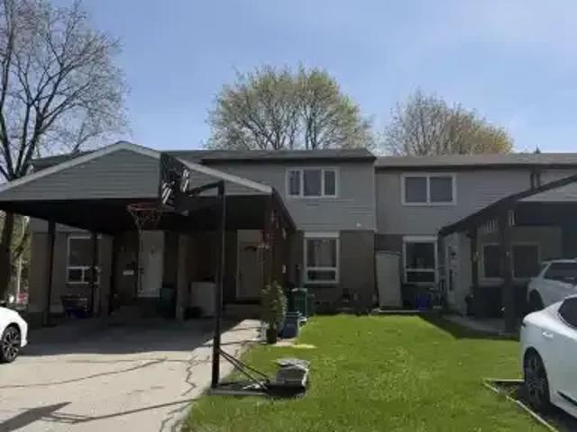 3 Bedroom Townhouse Kitchener ON LS102052571