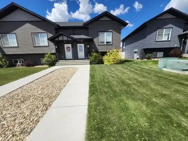 3 Bedroom Townhouse Lacombe AB 103424644