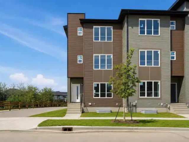 3 Bedroom Townhouse Leduc AB 104182808