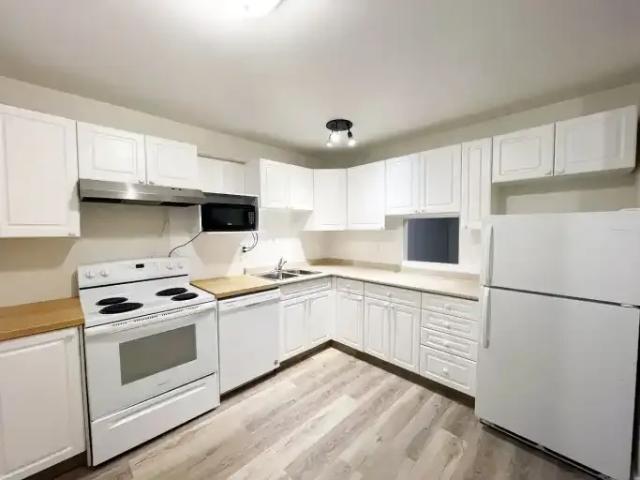 3 Bedroom Townhouse Lethbridge AB 104753927