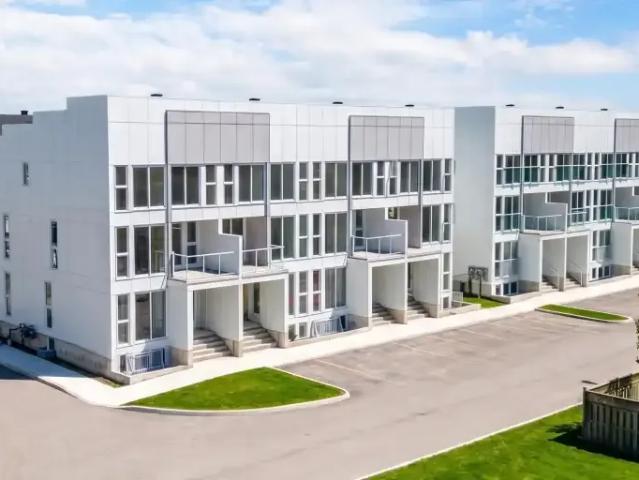 3 Bedroom Townhouse London ON 105248144