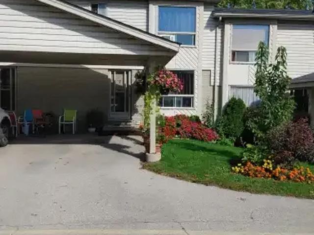 3 Bedroom Townhouse London ON LS102847152