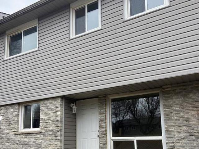 3 Bedroom Townhouse Peterborough ON 92264259