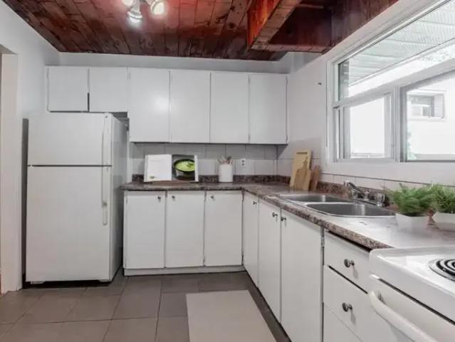 3 Bedroom Townhouse Peterborough ON 103739823