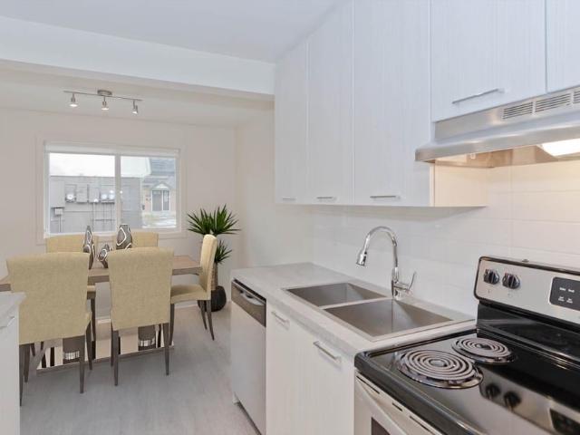 3 Bedroom Townhouse Premium for rent in Oak Hill Estates in 6440 Centre St. NE, Calgary, Thorncliffe Calgary, T2K 0V4