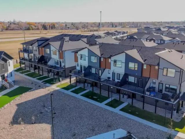 3 Bedroom Townhouse Regina SK 102085534