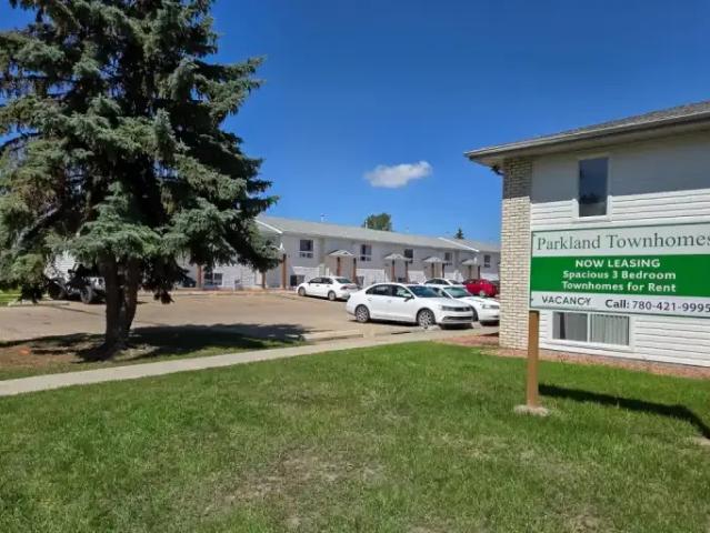 3 Bedroom Townhouse Red Deer AB LS95029844