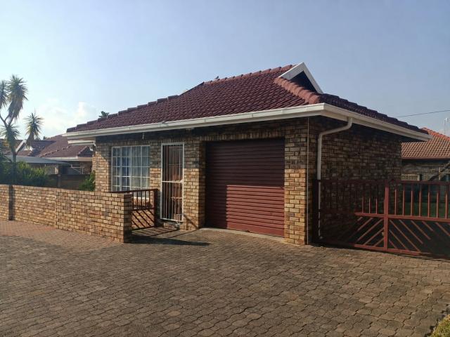 3 Bedroom Townhouse Rented in Protea Park