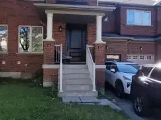 3 Bedroom Townhouse Richmond Hill ON 104957655