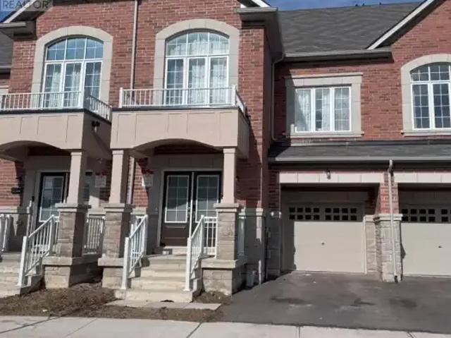 3 Bedroom Townhouse Richmond Hill ON 102658635