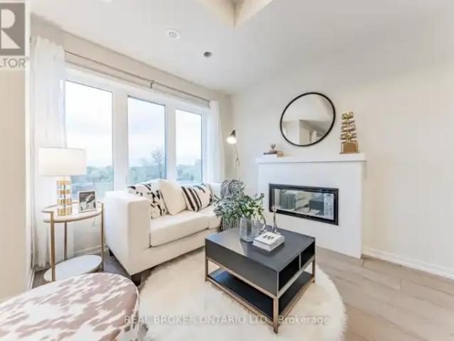 3 Bedroom Townhouse Richmond Hill ON 103798559